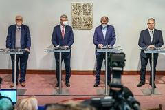 Živě: Čekají neočkované zaměstnance omezení? Sledujte brífink po jednání tripartity