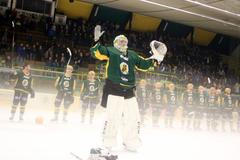 Jakub Málek při děkovačce po utkání první ligy mezi Vsetínem a Slavií