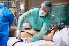 Foto / JIP / ARO / Covid-19 / FNKV / Nemocnice / Koronavirus / ARO / Nakažení / Intenzivní péče / Pacient / Očkování / Antivaxer / Neočkovaní / Zdravotník / Lékař / Sestra / Listopad 2021 / Vinohrady