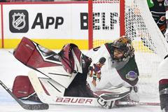 hokej, NHL 2021/2022, Arizona Coyotes at Philadelphia Flyers, Karel Vejmelka