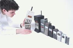 Jednorázové užití / Fotogalerie / Dříve pravěk, dnes modernou. Před 30 lety u nás začala éra mobilního telefonování