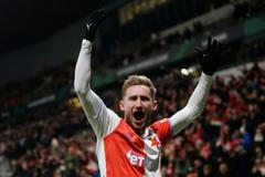 Jan Kuchta slaví gól v zápase EL Slavia - Feyenoord