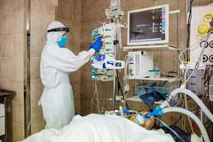 Foto / JIP / ARO / Covid-19 / FNKV / Nemocnice / Koronavirus / ARO / Nakažení / Intenzivní péče / Pacient / Očkování / Antivaxer / Neočkovaní / Zdravotník / Lékař / Sestra / Listopad 2021 / Vinohrady