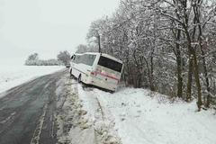 Sníh nehoda jižní Morava autobus