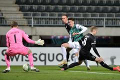 fotbal, Evropská konferenční liga 2021/2022, FK Jablonec v Randers FC, Tomáš Čvančara střílí na branku