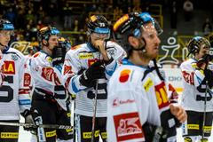 Zklamání hokejistů Sparty po prohře v Litvínově