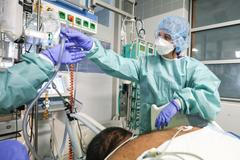 Drama v nemocnicích, kolaps Tečky. Prohráváme boj s virem? Pomůže nouzový stav?