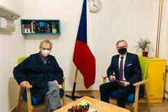 Živě: Zeman jednal s Fialou: Kdy jmenuje novou vládu? A jaký je jeho zdravotní stav?