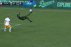 Jak tohle dokázal. Asprilla dal nejkrásnější gól všech dob, kam se hrabe Ibrahimovič