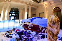 Diego Maradona, smrt, rakev