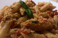 Nejvyhledávanější recept roku. Těstoviny s pečenou fetou a rajčátky byly hitem TikToku