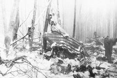 Jednorázové užití / Fotogalerie / Smrtící Sakrakopec. Unikátní fotografie z největší letecké nehody v Československu / Letecká nehoda