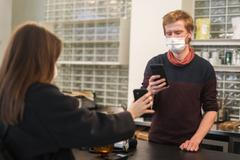 Ilustrační foto - koronavirus, covid-19, QR kód, aplikace Tečka, kontrola, lockdown, pandemie, kavárna, kafe