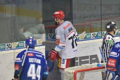 Bohumil Jank odchází do šatny v zápase s Kladnem