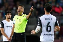 fotbal, španělská liga 2021/2022, LaLiga - FC Barcelona v Valencia, rozhodčí Jesus Gil Manzano