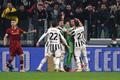 fotbal, italská liga 2021/2022, Serie A - Juventus v AS Řím, radost Juventusu po chycené penaltě