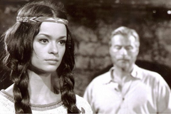 Marie Versiniová jako Nšo-či v prvním Vinnetouovi z roku 1963 po boku Lexe Barkera