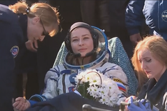 Loď Sojuz s ruskými filmaři přistála v Kazachstánu. Rodí se první film ze skutečného vesmíru