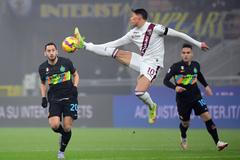 Saša Lukič z Turina v zápase Serie A s Interem Milán