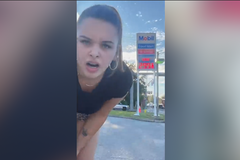 Nabourám tě a ještě ti vynadám. Řidiči tleskal celý svět, pak přišla studená sprcha