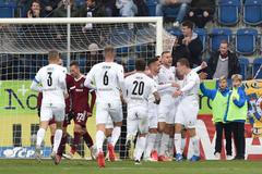 fotbal, Fortuna:Liga 2021/2022, Slovácko - Sparta, radost Slovácka