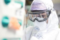 Koronavirus - ARO Krajská nemocnice Liberec, sestra, doktor, zdravotník, karanténa, pacient, oblek, pandemie, krize