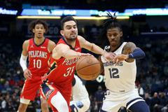 NBA 2021/22, New Orleans - Memphis: Tomáš Satoranský a Ja Morant