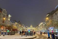 Praha vánočně a mrhavě osvětlená 8