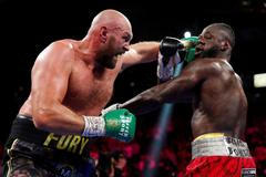 Tyson Fury v zápase proti Deontayi Wilderovi