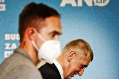 Porážka je pro Babiše nestravitelná a ponižující, Fialou pohrdá, říká Komárek