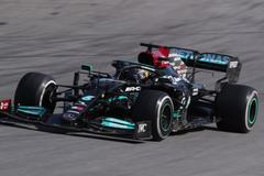 Lewis Hamilton v Mercedesu při závodě v Sao Paulu 2021