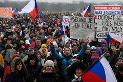 Povinné očkování. Mohou ho politici nutit? Co hrozí těm, kteří ho odmítnou?