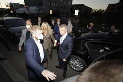 Babiš při příchodu novinářům neřekl ani slovo