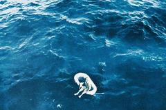 Jednorázové užití / Fotogalerie / Vražedná záhada jachty Bluebelle. Přežila jen osiřelá dívka na záchranném člunu