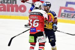 Anthony Camara z Pardubic a Pavel Kubiš ze Zlína