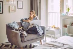 Ilustrační fotografie, telefonování, mobil, volání, SMS, aplikace, 2018