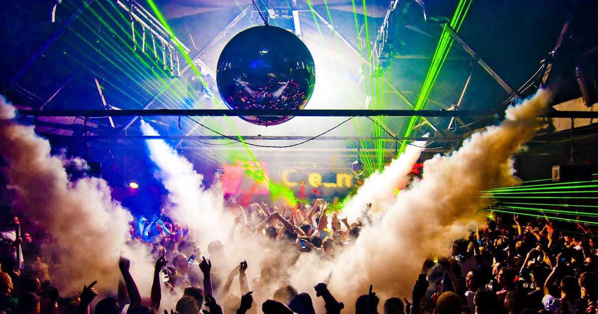 Metnar po požáru ve Švýcarsku zadal prověření požární bezpečnosti v klubech