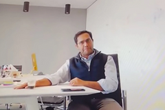 Nekompromisní vyhazov: "Jste líní, je mi líto", řekl šéf a vyhodil 900 zaměstnanců