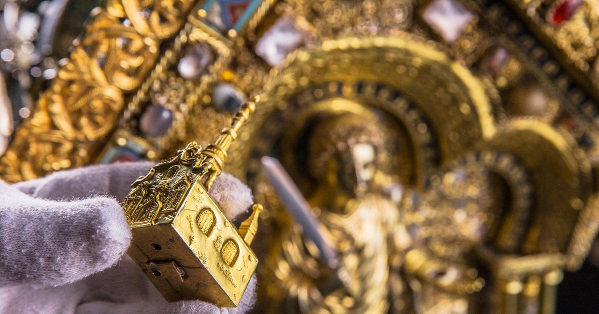 Relikviáře z českých kostelů ukradli v 90. letech, nyní se vracejí domů