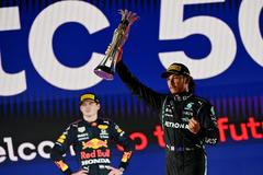 Max Verstappen a Lewis Hamilton v Mercedesu po VC Saúdské Arábie F1 2021