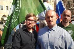 Ladislav Zemánek se slovenským extremistou Marianem Kotlebou na demonstraci v roce 2015.