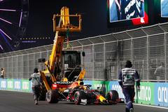 Poškozený monopost Maxe Verstappena v kvalifikaci na VC Saúdské Arábie F1 2021
