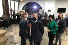 Členové koalic Spolu a Pirátů se starosty