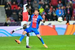 Zákrok Pavla Buchy na Petera Olayinku