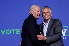 Joe Biden a Terry McAuliffe.