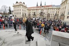 Hrad, demonstrace, Orwell