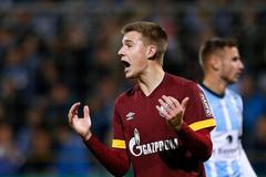 Ruský fotbalista Jaroslav Michajlov v dresu Schalke 04