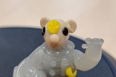 Skleněný Hurvínek, který cestuje do kosmu.