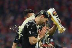 Leon Goretzka slaví titul Bayernu