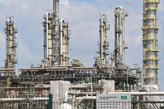 Ropa, rusko, ilustrační